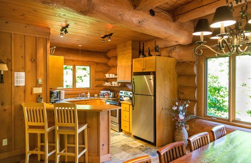 Lac Superieur Village Chalet De Esquí | Cote Nord Tremblant Scandinavian Log cabin, hot tub, pool, tennis, CITQ 234533