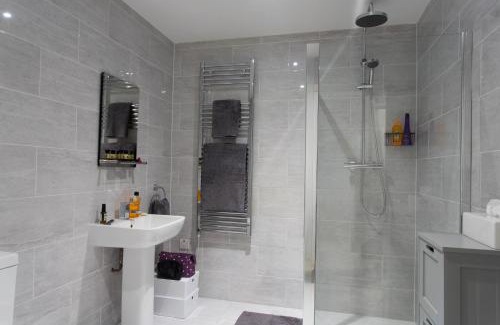 Central Milton Keynes Apartamento | Cotels at 7Zero1 Serviced Apartments - Modern Apartments, Superfast Broadband, Free Parking, Centrally Located