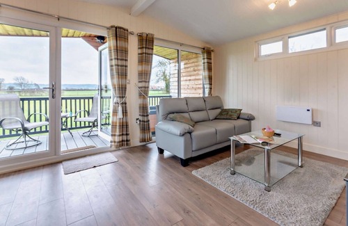 Bretforton Cabina | Cotswold lodge with hot tub - Cotswold View