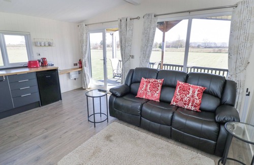 Bretforton Cabaña | COTSWOLD VIEW 2, romantic, character holiday cottage in Honeybourne