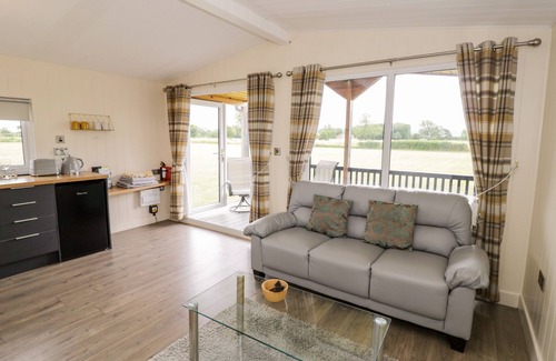 Bretforton Cabaña | COTSWOLD VIEW 3, romantic, character holiday cottage in Honeybourne