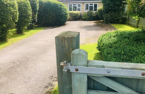 Hullavington Cabaña | 'Cotswolds Retreat' Doble Jacuzzi / WiFi GRATIS / SKY TV