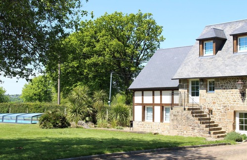 Saint-Michel-de-Montjoie Cabaña | Cottage 'La Bergerie' in the Norman bocage (swimming pool and tennis court)