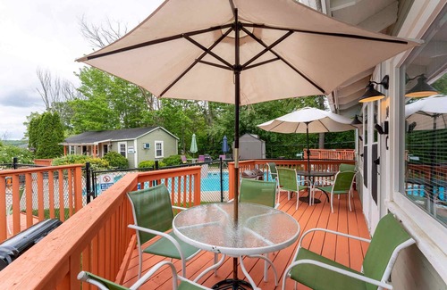 Weirs Beach Cabina | Cottage 10 Summary: S