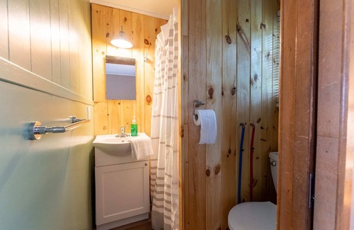 Weirs Beach Cabina | Cottage 10 Summary: S