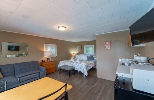 Weirs Beach Cabina | Cottage 11 Summary: T