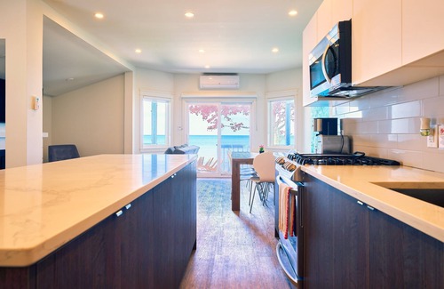 Wainfleet Cabaña | Cottage 12: Beachfront Cottage Escape
