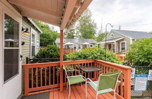 Weirs Beach Cabina | Cottage 12 Summary: A