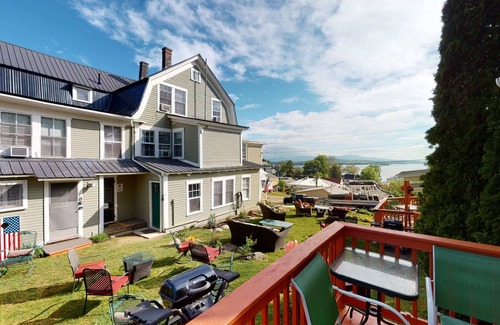 Weirs Beach Cabina | Cottage 12 Summary: A