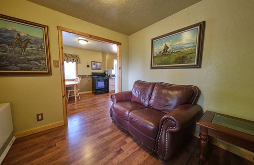 Somes Bar Cabaña | cottage 2. 2 bedrooms, 2 bathrooms, full kitchen and front porch