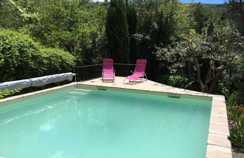 Meyrannes Cabaña | Cottage 2-3 personas en una casa con encanto en el corazón de un refugio soleado