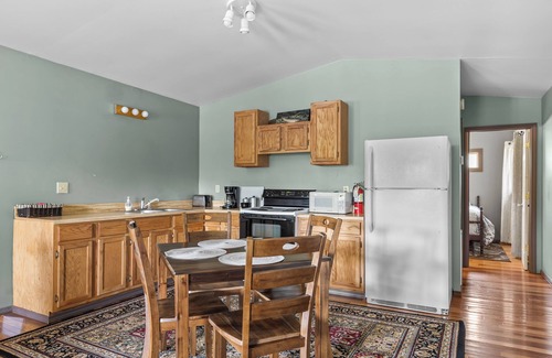 Mountain Home Cabina | Cottage 2 at Rim Shoals