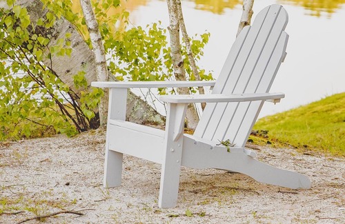 Reeders Cabina | Cottage 26 is nestled among evergreens with a spectacular view of Big Pocono