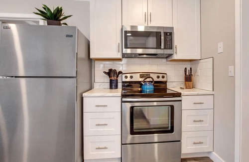 Woodland Park Cabaña | Cozy Mountain Cottage-2bd,1 bath -down town darling-walk to the heart of WP