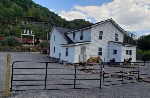 Eckman Cabaña | Cottage 4 In Eckman Central to Hatfield McCoy trails. ATV Rental Offered!