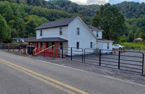 Eckman Cabaña | Cottage 4 In Eckman Central to Hatfield McCoy trails. ATV Rental Offered!
