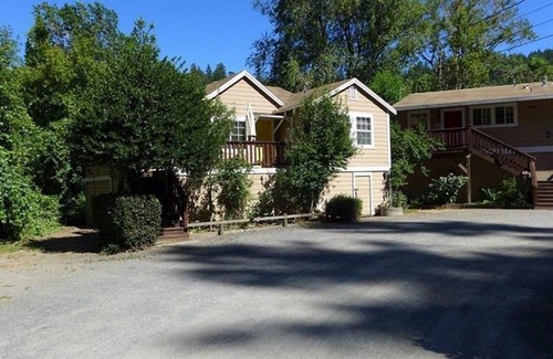 Guerneville Cabaña | Murphy's Circle Cottages: frente al río ruso, pasee por el centro de Guerneville