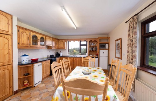 Oughterard Cabaña | Cottage 431 - Oughterard - sleeps 6 guests in 4 bedrooms