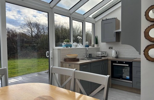 Clifden Cabaña | Cottage 480 - Clifden - sleeps 5 guests in 3 bedrooms