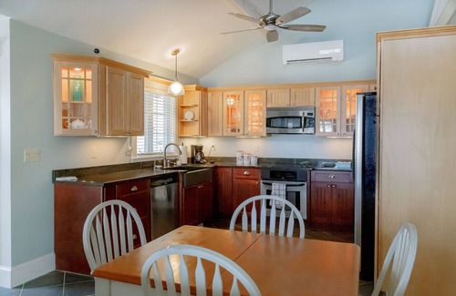 Edgecomb Casa | Cottage 56 is a beautiful modern property with direct views of Sheepscot River.