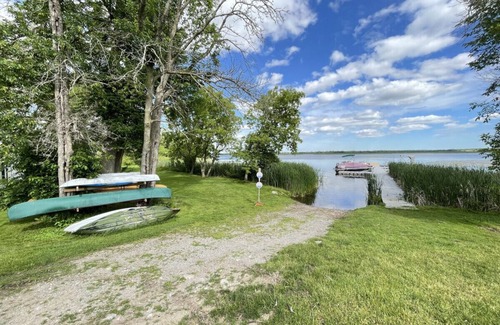 Campbellford Cabina | Cottage #6 - Catch More Resort (Waterfront)