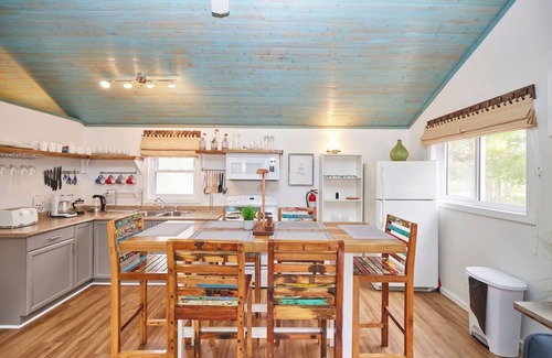Wainfleet Cabaña | Cottage #7 · Lake Haven Beach Resort
