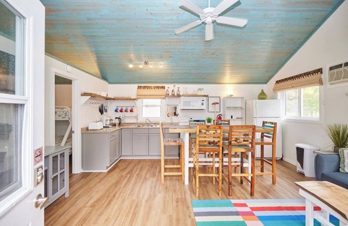 Wainfleet Cabaña | Cottage #7 · Lake Haven Beach Resort