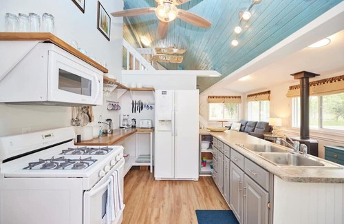 Wainfleet Casa | Cottage #8 · Lake Haven Beach Resort