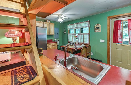 North Creek Cabaña | Cottage con Encanto w / Porche en el municipio de Johnsburg