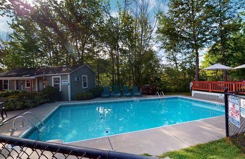 Weirs Beach Cabina | Cottage 9 The Space: