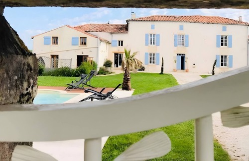 Vergne Casa | Casita de campo "Ambre" con piscina compartida, terraza privada y Wi-Fi