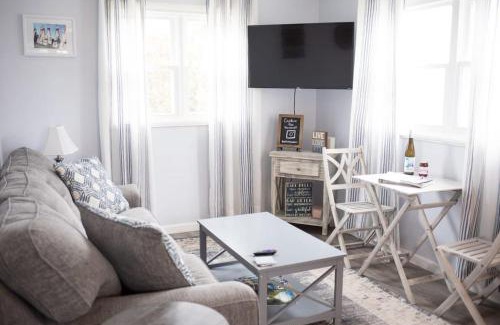 Geneva Apartamento | Cottage at Cast Away Kayaks Fire Pit & Game Room