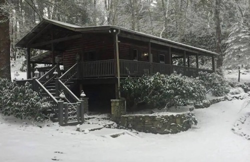 Glenville Cabaña | Cottage at Casuarina Lodge - Luxury, Pet Friendly