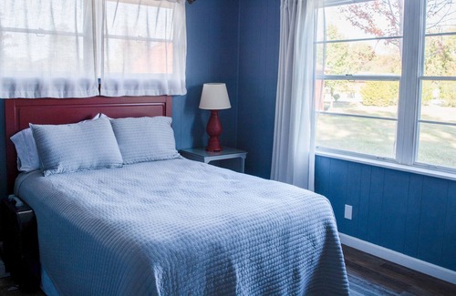 De Soto Cabaña | Cottage at Cedar Valley Forest - 60 acres of gorgeous Kansas scenery!