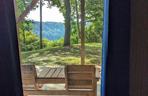 Byrdstown Cabaña | COTTAGE AT EAGLE CREEK, SLEEPS 10-12 , LAKE VIEW