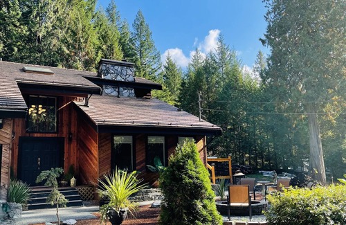 Shawnigan Lake Cabaña | Cottage at Shawnigan Lake