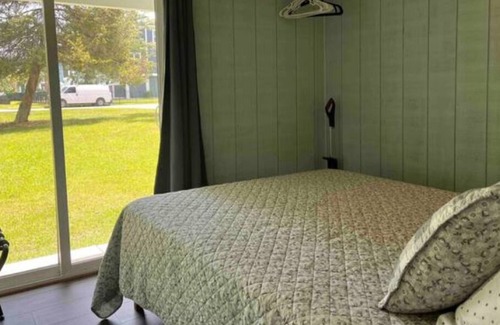 Garden City Cabaña | Cottage at the Beach