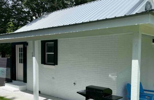 Garden City Cabaña | Cottage at the Beach