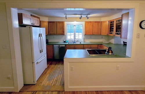 Bethlehem Casa | Cottage at Yankee Magazine "Best of New England" w/ trails, gorgeous views, AC, Dog Friendly!