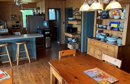 Brighton Cabaña | Cottage bungalow on Lake Ontario near Brighton / Prince Edward County