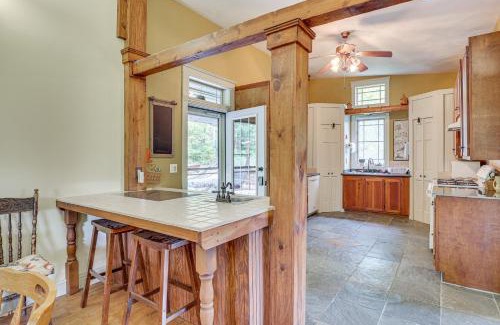 Paris Casa | Cottage By the Pond Serene Northeast Ohio Retreat