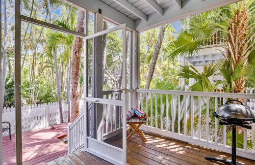 Key West Casa | Cottage by the Pool by AvantStay w Balcony BBQ Shared Pool Month Long Stays Only