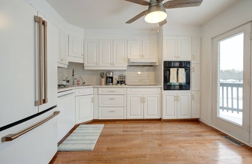 Wasaga Beach Casa | Cottage By The River