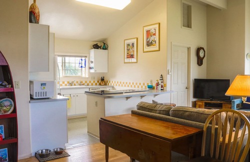 Yachats Cabaña | Cottage by the Sea Aug. 9-13 Available