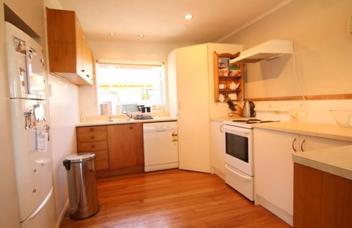 Raglan Casa | Cottage by the sea in Raglan