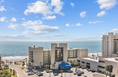Myrtle Beach Apartamento | Cottage By the Sea! Renovated Condo with Ocean Views!