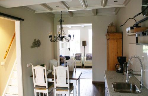 Paesens-Moddergat Casa | Cottage by Wadden Sea with Scenic Views, cleaning included