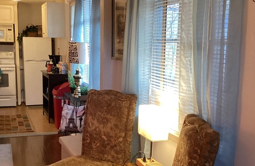 Herron Morton Cabaña | Cottage Charmer 7 Mins to Downtown! One Level Living / No Stairs!