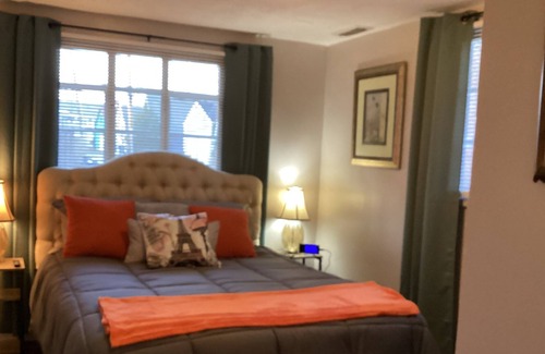 Herron Morton Cabaña | Cottage Charmer 7 Mins to Downtown! One Level Living / No Stairs!