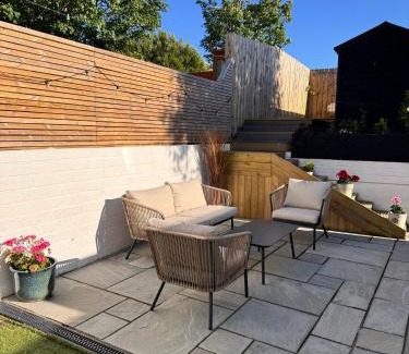 Newquay Casa | Cottage Close To Beach-With Parking-Garden-Peaceful Setting